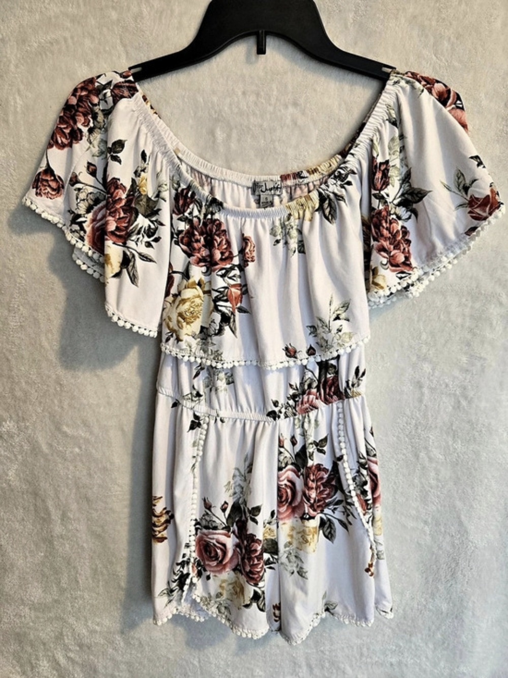 J For Justify Floral Off-Shoulder Romper in White & Pink Size Small